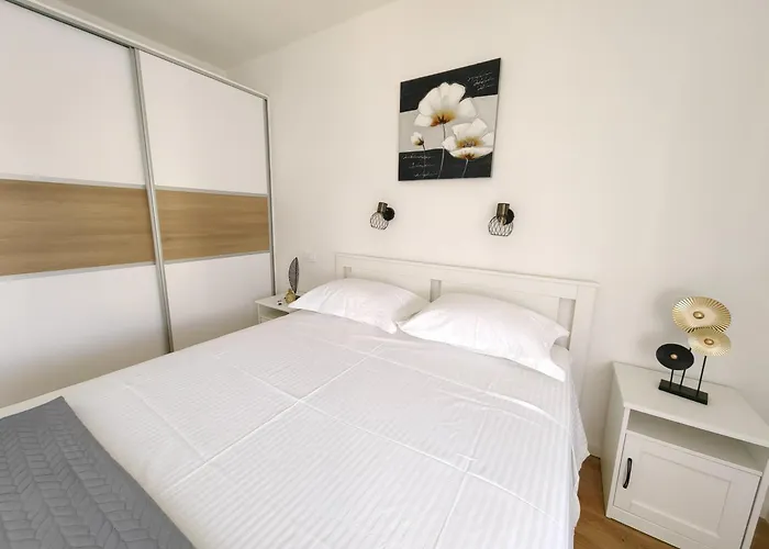 Nearby & Palace * Split