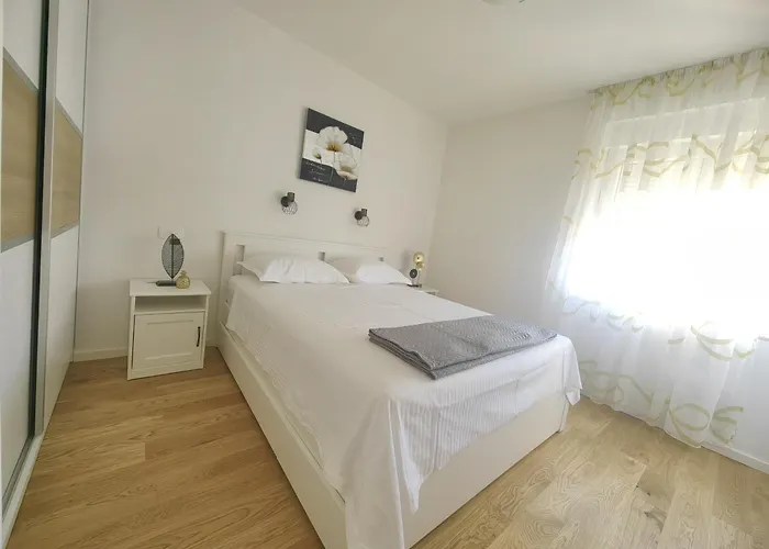 Nearby & Palace Apartamento Split